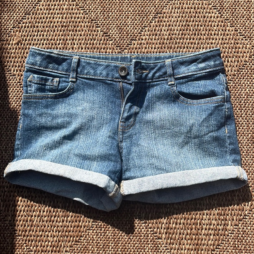 So denim shorts